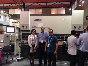 آریلل خلیہ گاہکوں نے ہماری نمائش کا دورہ کیا