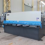 دھاتی پلیٹ کے لئے ہائیڈرولک شیٹ میٹل گلیٹائن کاٹنے والی مشین سیویسی کڑھائی، دھات کی رینج مشین